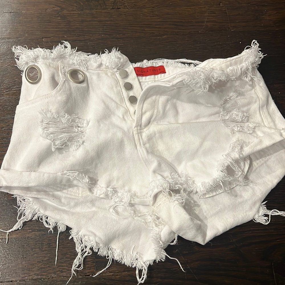 Signature 8 White Jean shorts